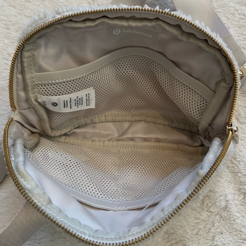 Lululemon Everywhere Fleece Belt Bag - Picture 13 of 16